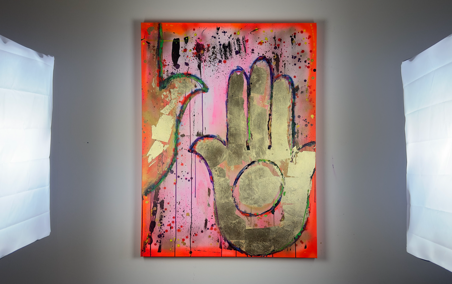 Fluorescent Red Hamsa