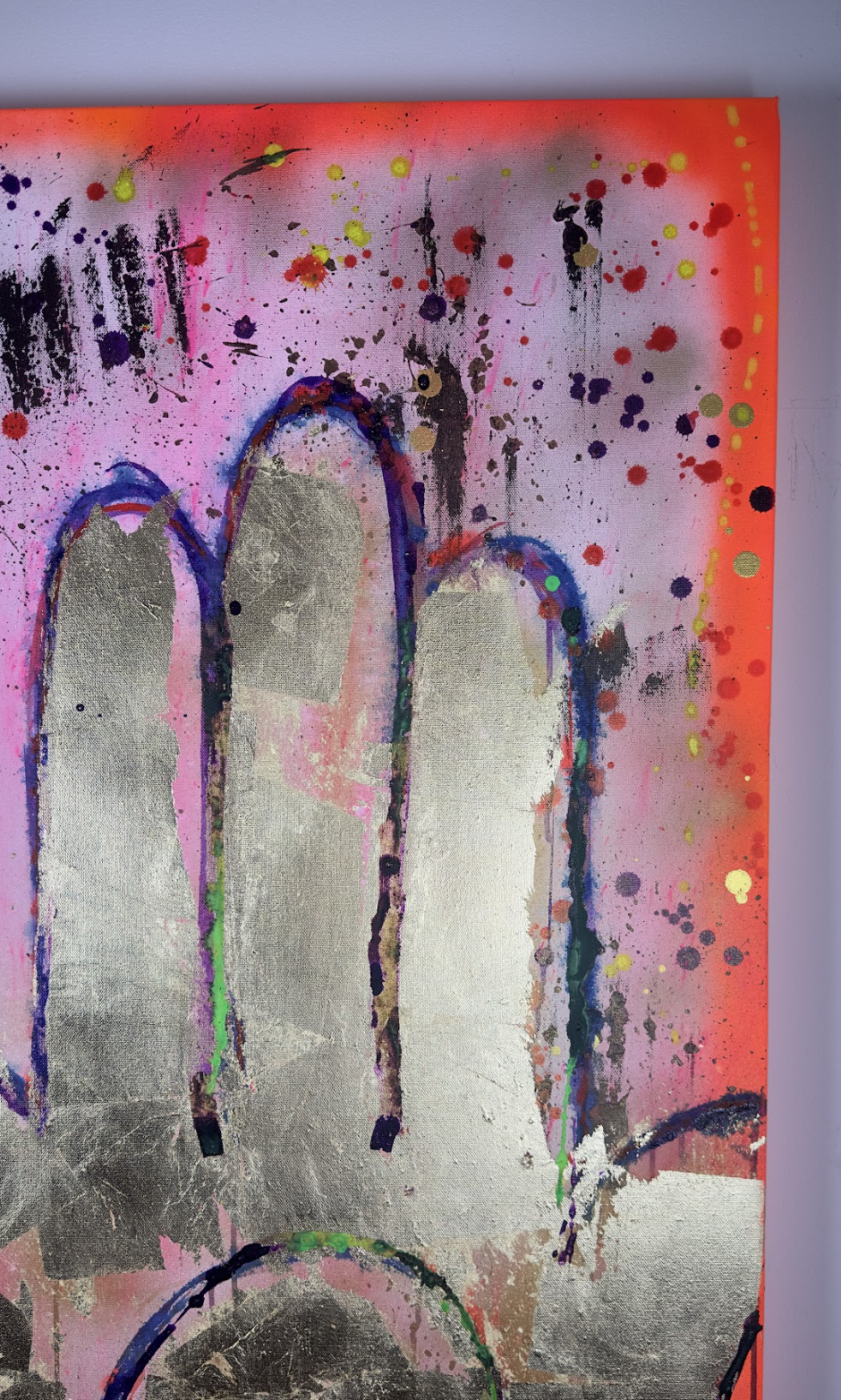 Fluorescent Red Hamsa