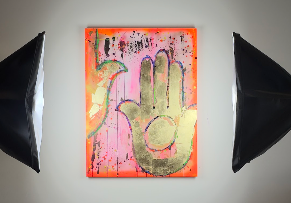 Fluorescent Red Hamsa